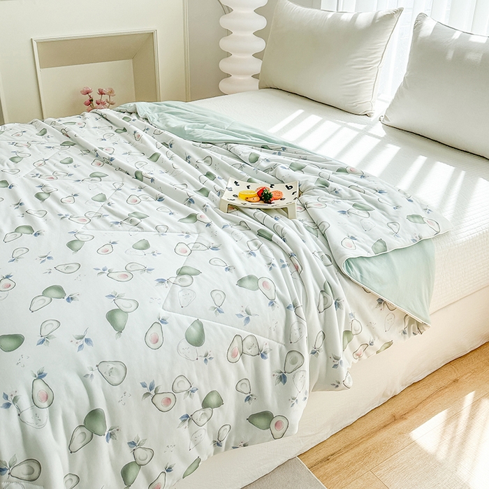 91家纺网 家纺一手货源 找家纺 佳居缘 2025新款A类全锦纶数码印花凉感夏被凉感丝夏被空调被 牛油果