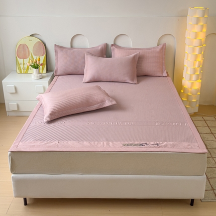 91家纺网 家纺一手货源 找家纺 （总）伊而梦 2024新款A类3D凉感冰豆豆字母刺绣凉席