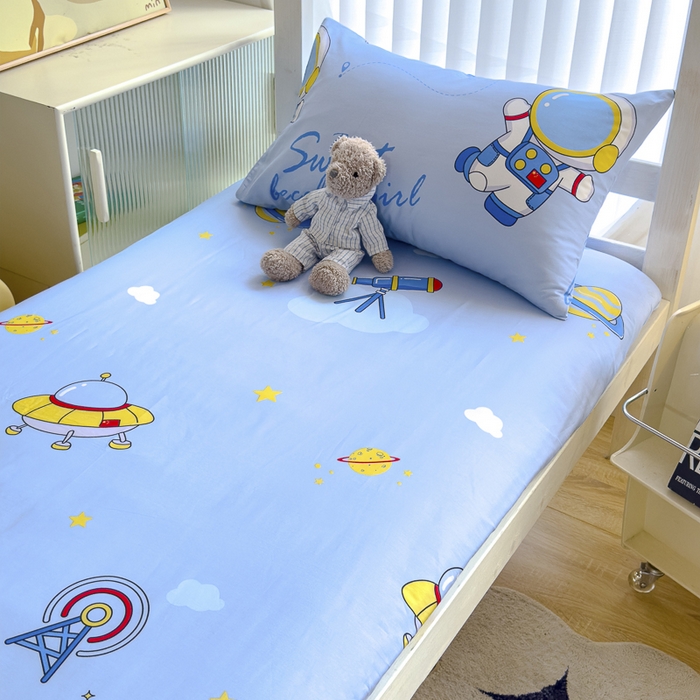 91家纺网 家纺一手货源 找家纺 金鑫汇 2024新款全棉卡通印花学生床垫套床笠系列 宇宙奥秘