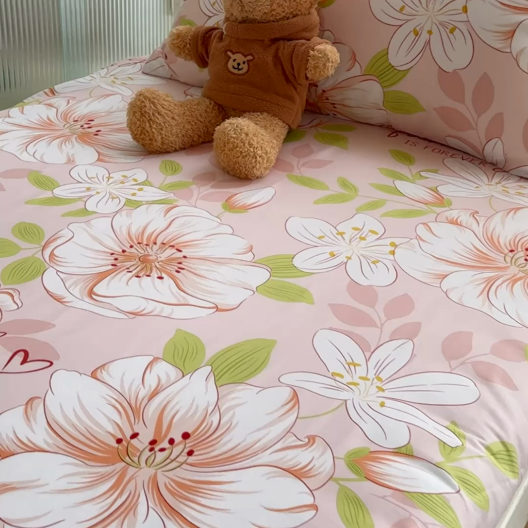 91家纺网 家纺一手货源 找家纺 金鑫汇 2024新款全棉卡通印花学生床垫套床笠系列 繁花之恋