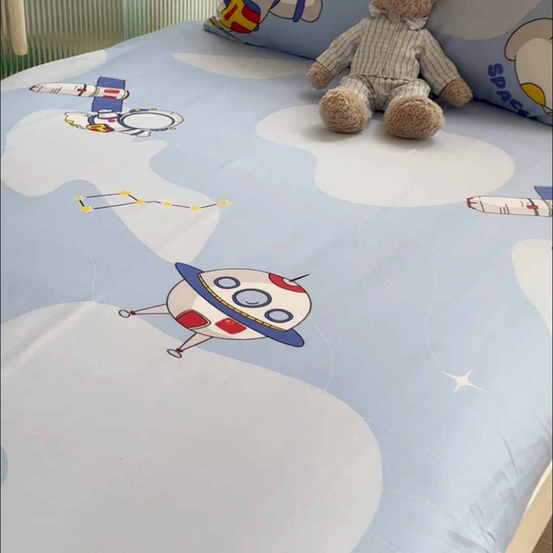 91家纺网 家纺一手货源 找家纺 金鑫汇 2024新款全棉卡通印花学生床垫套床笠系列 星际穿越