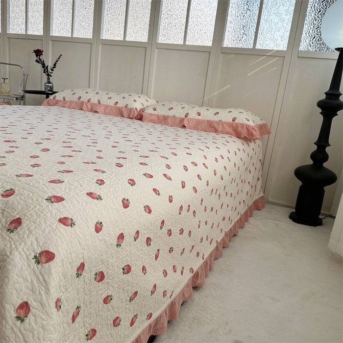 91家纺网 家纺一手货源 找家纺 佰织鑫家居（会员-5元） 2024新款全棉法式棉花床盖三件套 甜甜草莓
