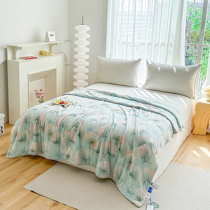 91家纺网 家纺一手货源 找家纺 佳居缘 2025新款A类全锦纶数码印花凉感夏被凉感丝夏被空调被 银杏叶