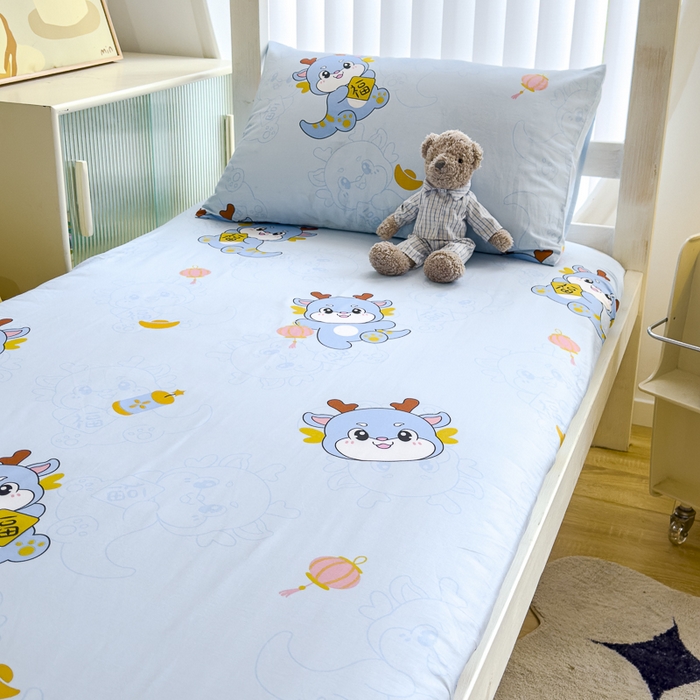 91家纺网 家纺一手货源 找家纺 金鑫汇 2024新款全棉卡通印花学生床垫套床笠系列 瑞龙送福