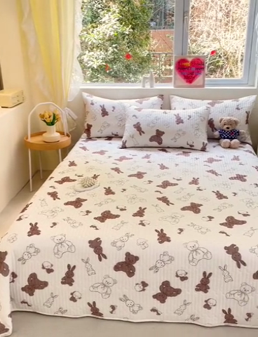 91家纺网 家纺一手货源 找家纺 澳梵家居 2024新款凉感丝软席软凉席床盖夏被四件套件 泰迪小熊