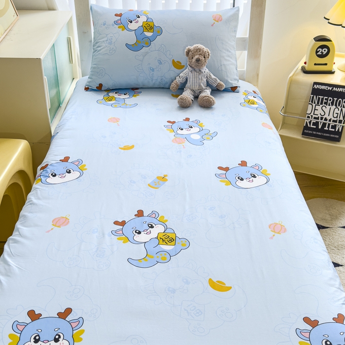 91家纺网 家纺一手货源 找家纺 金鑫汇 2024新款全棉卡通印花学生床垫套床笠系列 瑞龙送福