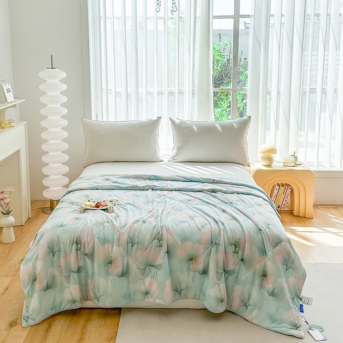 91家纺网 家纺一手货源 找家纺 佳居缘 2025新款A类全锦纶数码印花凉感夏被凉感丝夏被空调被 银杏叶