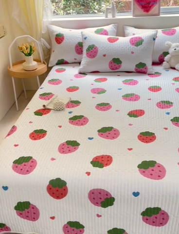 91家纺网 家纺一手货源 找家纺 澳梵家居 2024新款凉感丝软席软凉席床盖夏被四件套件 草莓派