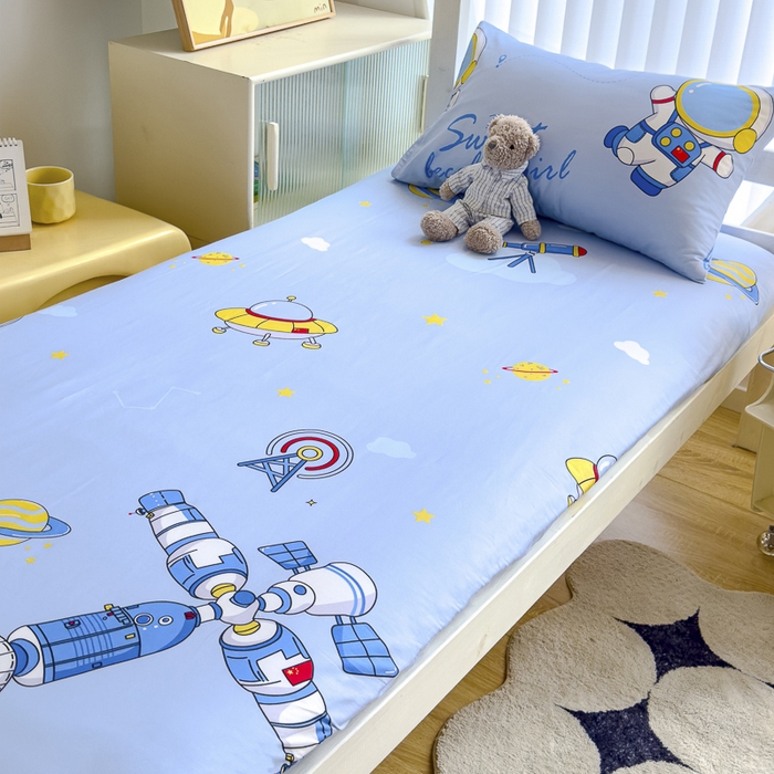 91家纺网 家纺一手货源 找家纺 金鑫汇 2024新款全棉卡通印花学生床垫套床笠系列 宇宙奥秘