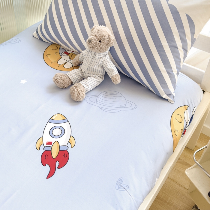 91家纺网 家纺一手货源 找家纺 金鑫汇 2024新款全棉卡通印花学生床垫套床笠系列 冲上云霄