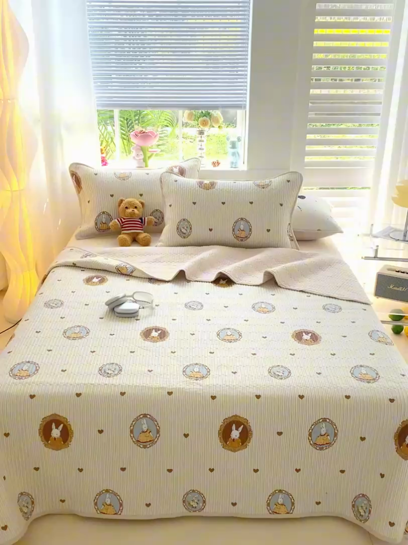 91家纺网 家纺一手货源 找家纺 X猫先生床笠 2025新款全棉床盖床单小清新夹棉床盖炕盖套件跑量款（暖光场景图） 蒙娜丽兔