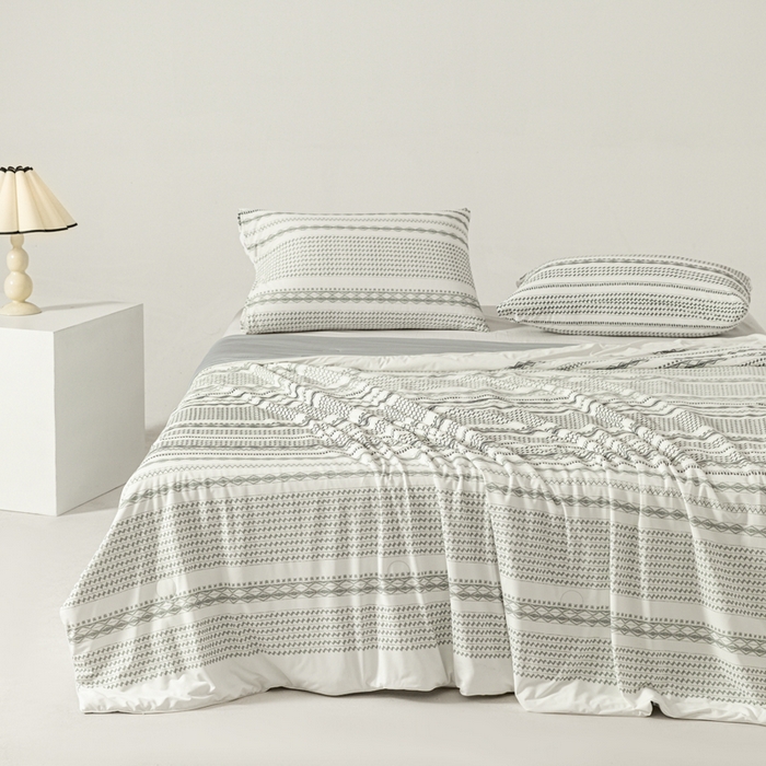 91家纺网 家纺一手货源 找家纺 佳居缘 发2024新款A类印花冰氨凉感夏被 条纹世家