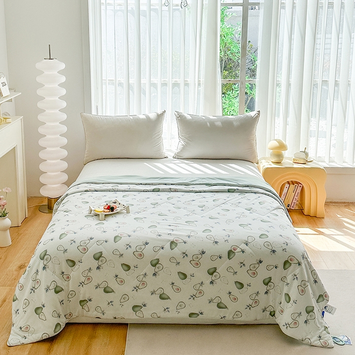 91家纺网 家纺一手货源 找家纺 佳居缘 2025新款A类全锦纶数码印花凉感夏被凉感丝夏被空调被 牛油果