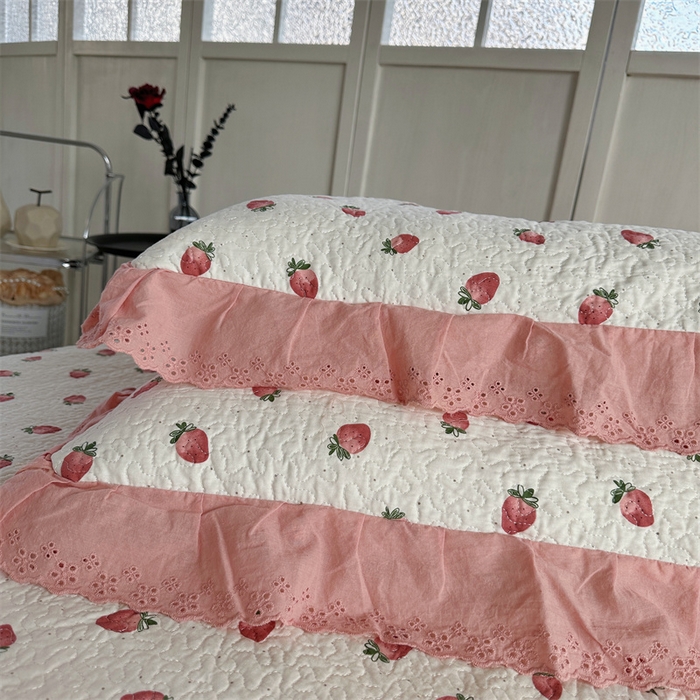 91家纺网 家纺一手货源 找家纺 佰织鑫家居（会员-5元） 2024新款全棉法式棉花床盖三件套 甜甜草莓