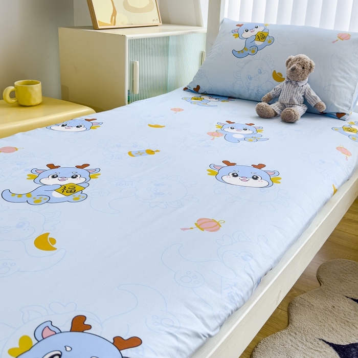 91家纺网 家纺一手货源 找家纺 金鑫汇 2024新款全棉卡通印花学生床垫套床笠系列 瑞龙送福