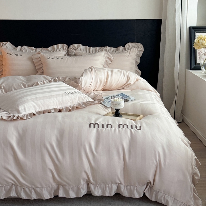 91家纺网 家纺一手货源 找家纺 优悦生活馆 2024新款冰丝刺绣荷叶边四件套-秘境 秘境-嫩粉