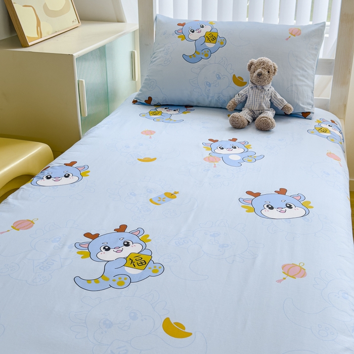 91家纺网 家纺一手货源 找家纺 金鑫汇 2024新款全棉卡通印花学生床垫套床笠系列 瑞龙送福