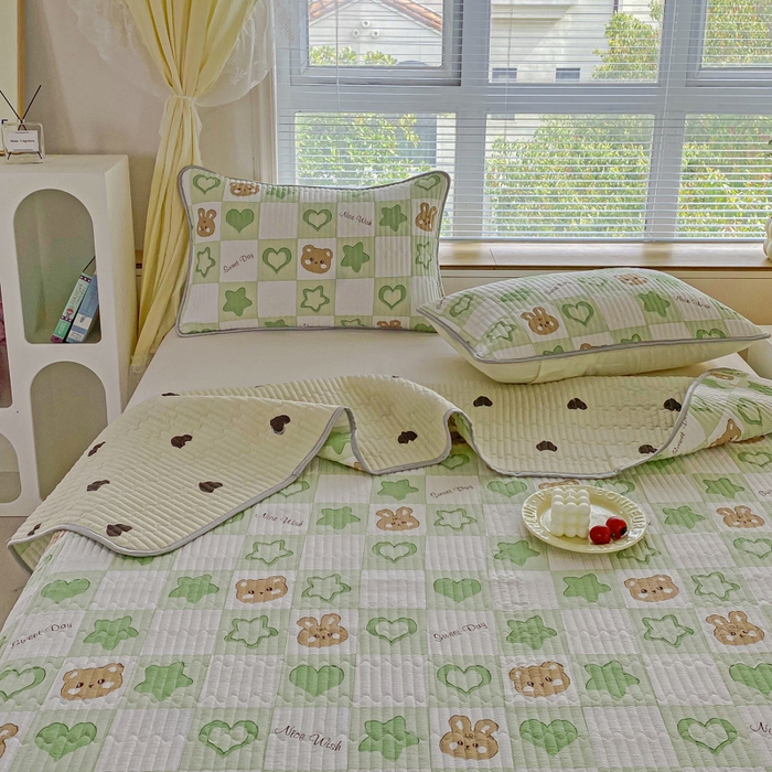 91家纺网 家纺一手货源 找家纺 缦卡琳 2024新款有氧泡泡棉床盖系列 小熊曼波