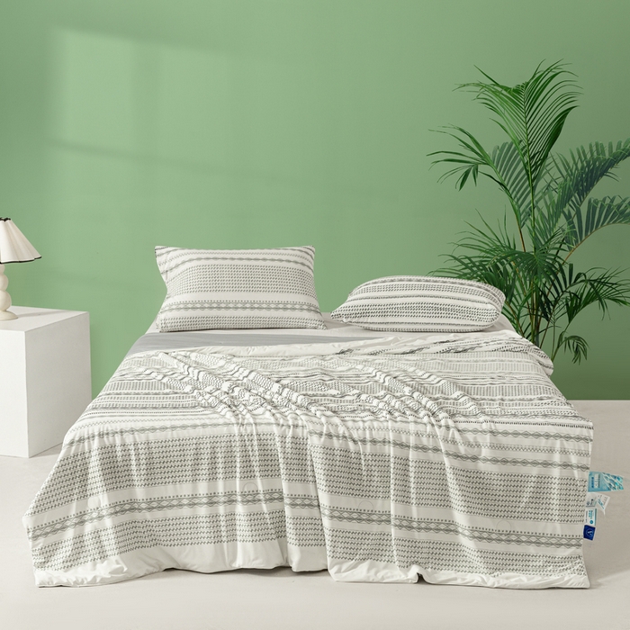 91家纺网 家纺一手货源 找家纺 佳居缘 发2024新款A类印花冰氨凉感夏被 条纹世家