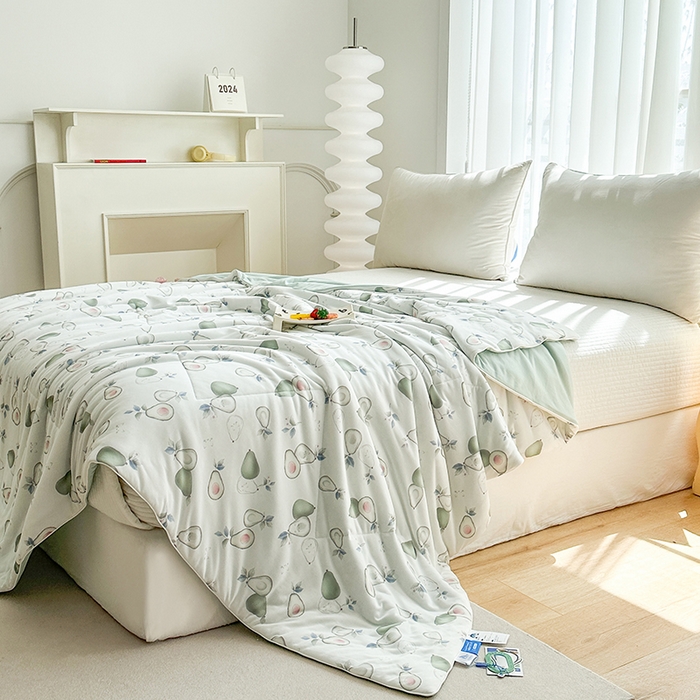 91家纺网 家纺一手货源 找家纺 佳居缘 2025新款A类全锦纶数码印花凉感夏被凉感丝夏被空调被 牛油果