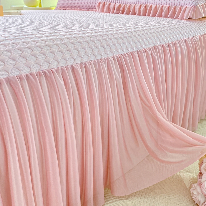 91家纺网 家纺一手货源 找家纺 卡派 2024新款凉豆豆冰丝软床裙 优雅粉