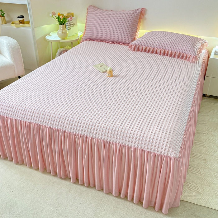 91家纺网 家纺一手货源 找家纺 卡派 2024新款凉豆豆冰丝软床裙 优雅粉