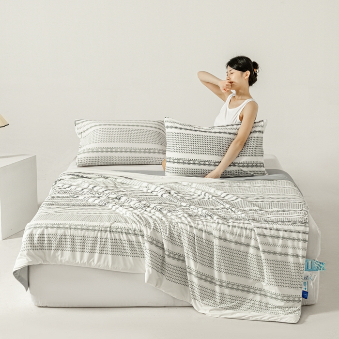 91家纺网 家纺一手货源 找家纺 佳居缘 发2024新款A类印花冰氨凉感夏被 条纹世家