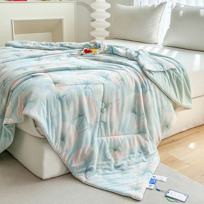 91家纺网 家纺一手货源 找家纺 佳居缘 2025新款A类全锦纶数码印花凉感夏被凉感丝夏被空调被 银杏叶