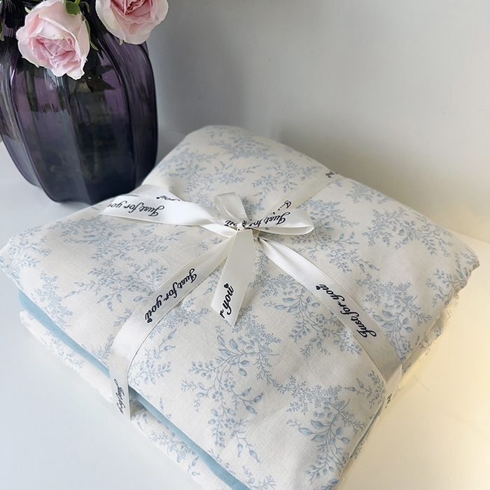 91家纺网 家纺一手货源 找家纺 麦伦家居 2024春夏新品全棉有氧双层纱印花系列四件套（叠拍图） 蓝萱