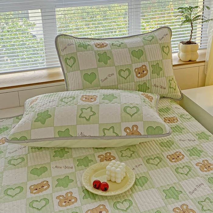 91家纺网 家纺一手货源 找家纺 缦卡琳 2024新款有氧泡泡棉床盖系列 小熊曼波