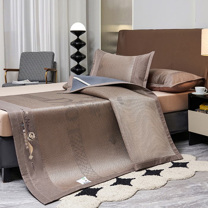 91家纺网 家纺一手货源 找家纺 优姿家纺 2024新款藤王重工刺绣加厚编制冰滕双凉席三件套 香槟