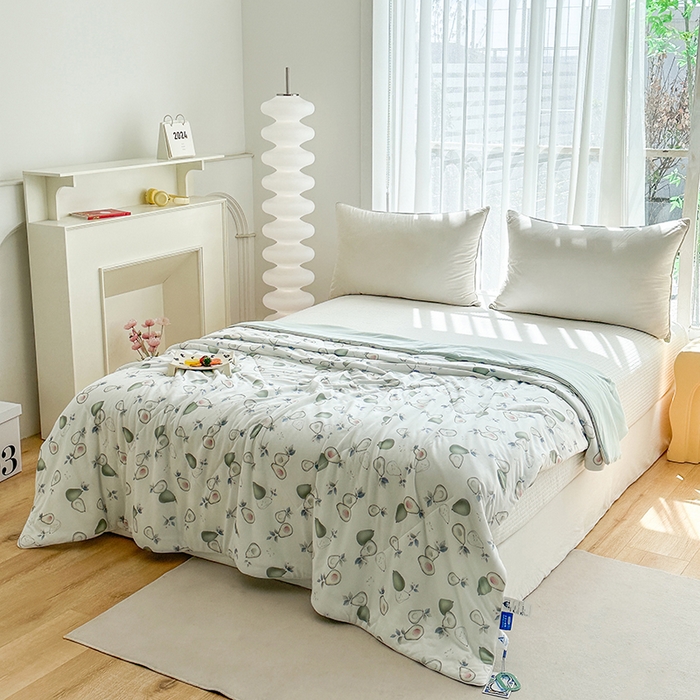 91家纺网 家纺一手货源 找家纺 佳居缘 2025新款A类全锦纶数码印花凉感夏被凉感丝夏被空调被 牛油果