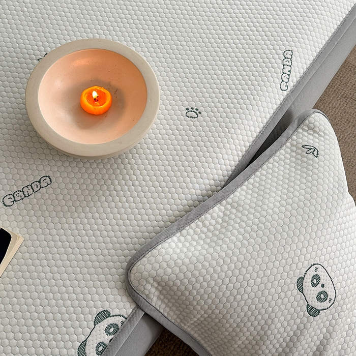 91家纺网 家纺一手货源 找家纺 2024 新款A类立体提花冰豆豆凉感抗菌凉席床笠款 熊猫绿