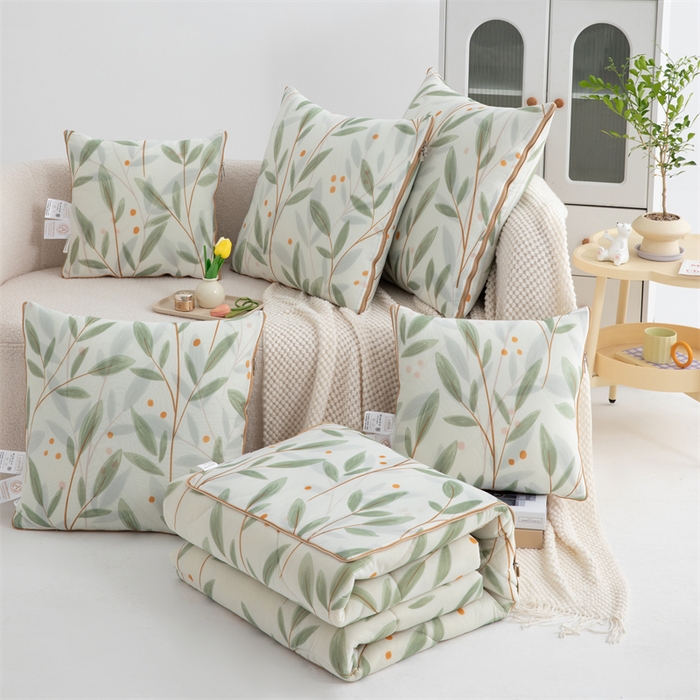 91家纺网 家纺一手货源 找家纺 照世 2025新款凉感丝印花抱枕被 花枝蔓