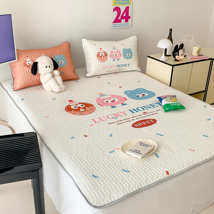 91家纺网 家纺一手货源 找家纺 顾里家纺 顾里家纺 2024新款凉感丝数码印花INS风大版凉席三件套 大眼可可