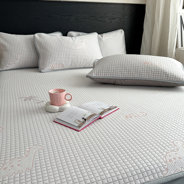 91家纺网 家纺一手货源 找家纺 2024 新款A类立体提花冰豆豆凉感抗菌凉席床笠款 恐龙粉紫