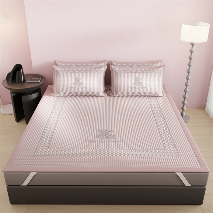 91家纺网 家纺一手货源 找家纺 伊被源 2024新款冰豆豆凉感PE软凉席--南极熊 南极熊-粉