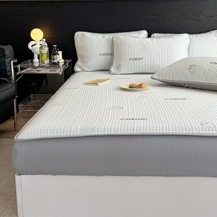 91家纺网 家纺一手货源 找家纺 2024 新款A类立体提花冰豆豆凉感抗菌凉席床笠款 小草莓绿