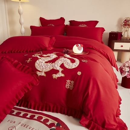 91家纺网 家纺一手货源 找家纺 玉雅家纺 2025新款磨毛时尚浮雕花边款床裙婚庆四件套 浮雕花边款-龙行龘龘