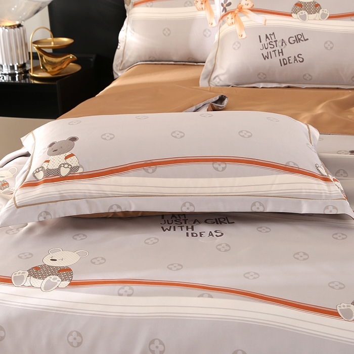 91家纺网 家纺一手货源 找家纺 富之航家纺 2024新款拼角宽边水洗天丝夏被四件套 花布熊灰