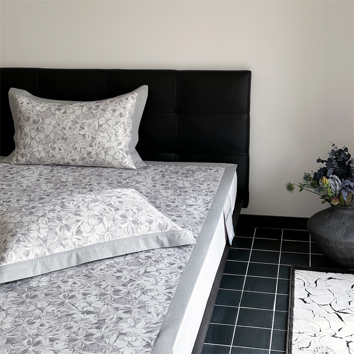 91家纺网 家纺一手货源 找家纺 三味舒屋 2026新款凉感抗菌防螨印花冰丝养生席手绘系列【花卉】床席款 墨语