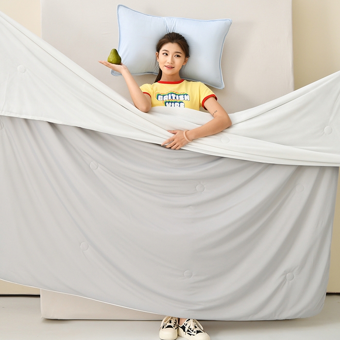 91家纺网 家纺一手货源 找家纺 彩烨 2024纯色凉感丝夏被冰淇淋夏凉被素色空调被学生【星空灰白】