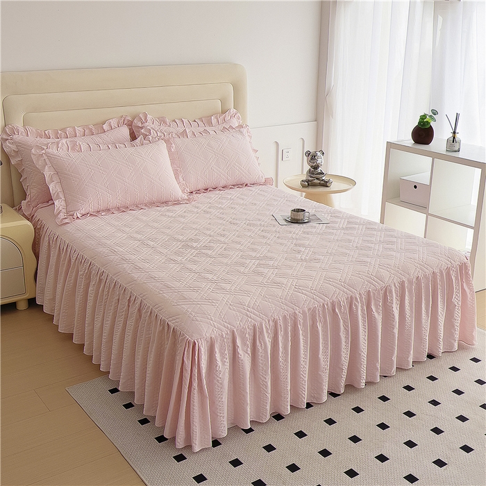 91家纺网 家纺一手货源 找家纺 十个点 2024新款亲肤水洗泡泡棉夹棉绗缝床裙款单品及套件 玉粉