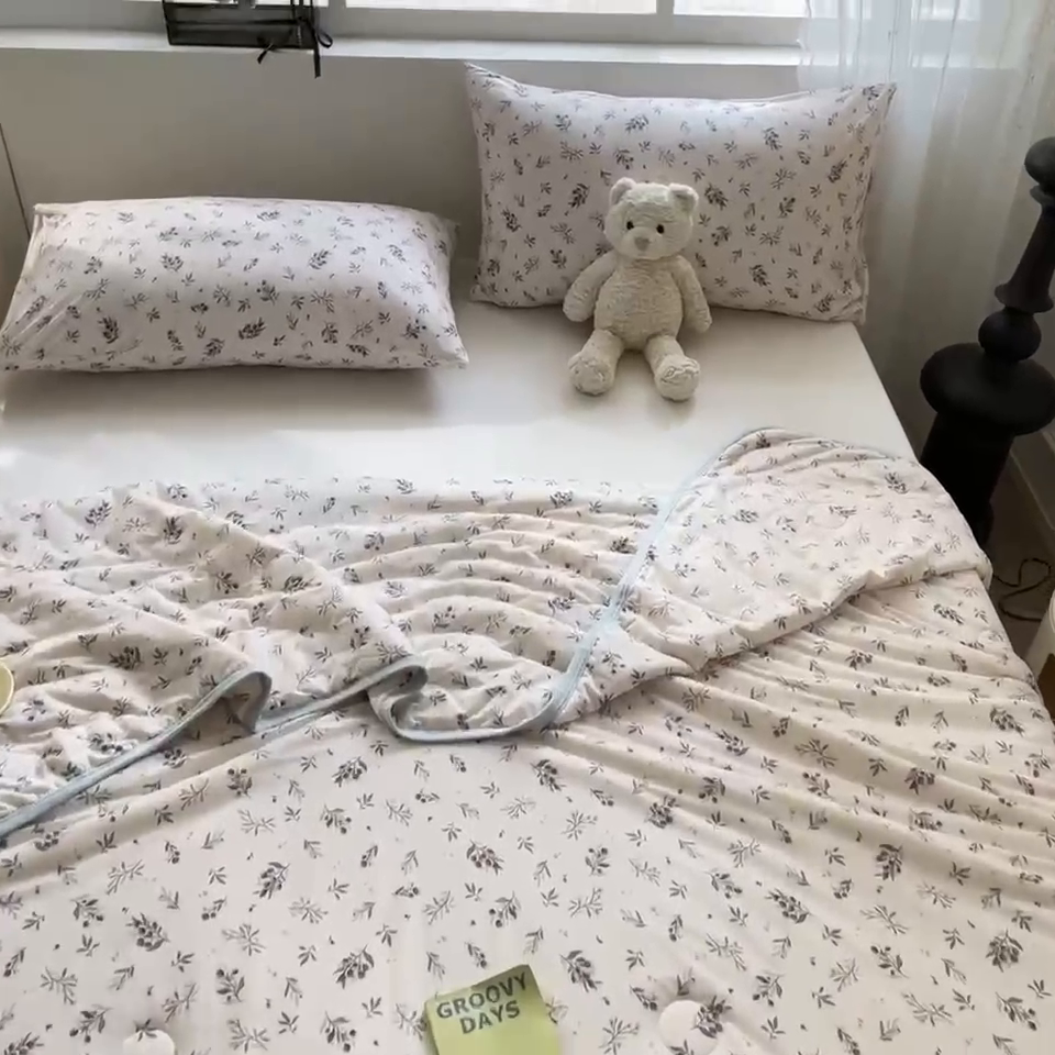 91家纺网 家纺一手货源 找家纺 葡萄家 2024新款A类母婴级大豆纤维牛奶丝针织棉夏凉被 紫色花甜