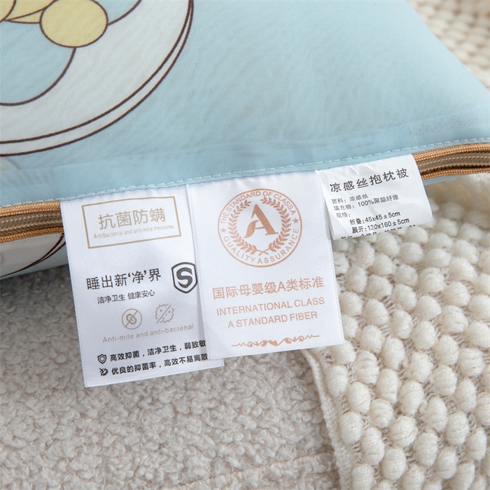 91家纺网 家纺一手货源 找家纺 照世 2025新款凉感丝印花抱枕被 可爱熊