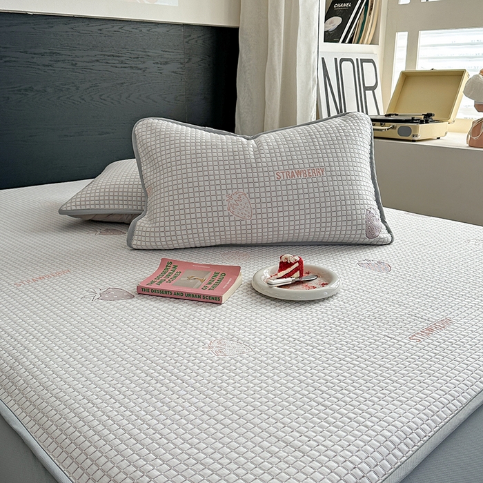 91家纺网 家纺一手货源 找家纺 2024 新款A类立体提花冰豆豆凉感抗菌凉席床笠款 小草莓粉紫