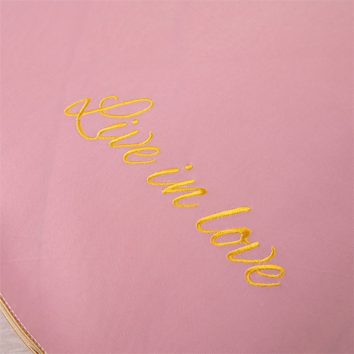 91家纺网 家纺一手货源 找家纺 照世 2024新款凉感丝轻奢抱枕被 樱花粉