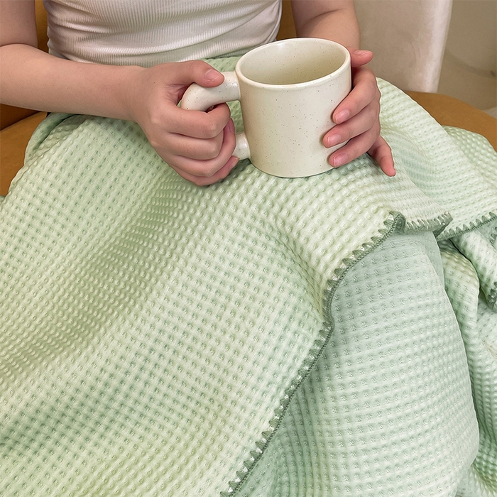 91家纺网 家纺一手货源 找家纺 伊被源 2024新款A类华夫格凉感丝盖毯点点夏被 云川绿