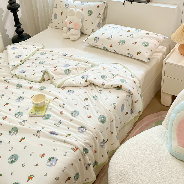 91家纺网 家纺一手货源 找家纺 葡萄家 2024新款A类母婴级大豆纤维牛奶丝针织棉夏凉被 草莓小兔