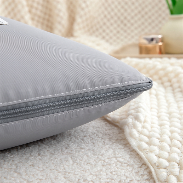 91家纺网 家纺一手货源 找家纺 照世 2024新款凉感丝贴布绣抱枕被 天空灰